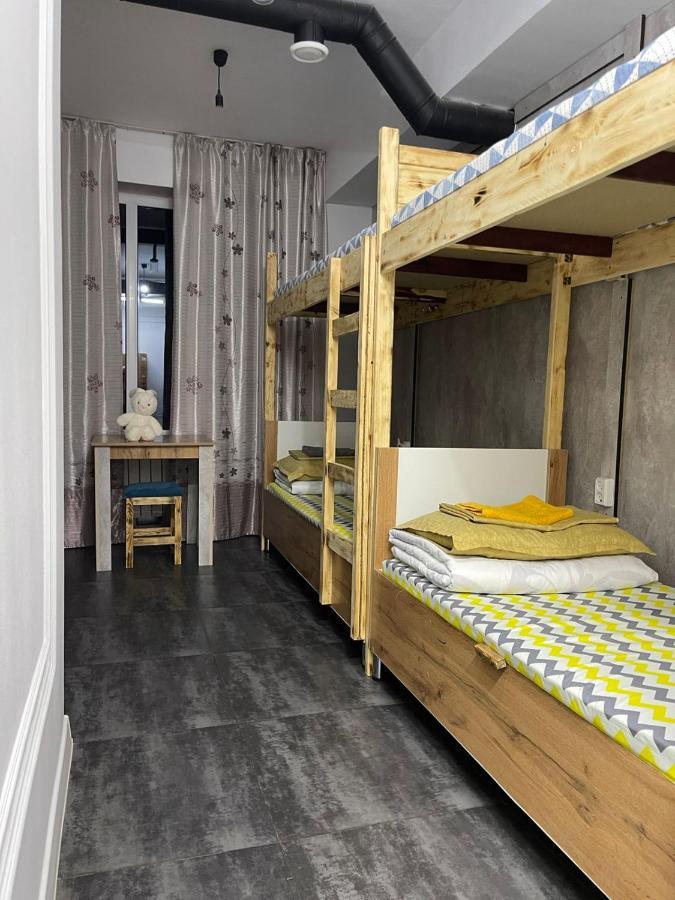 Hostel Del Luna Almaty Esterno foto
