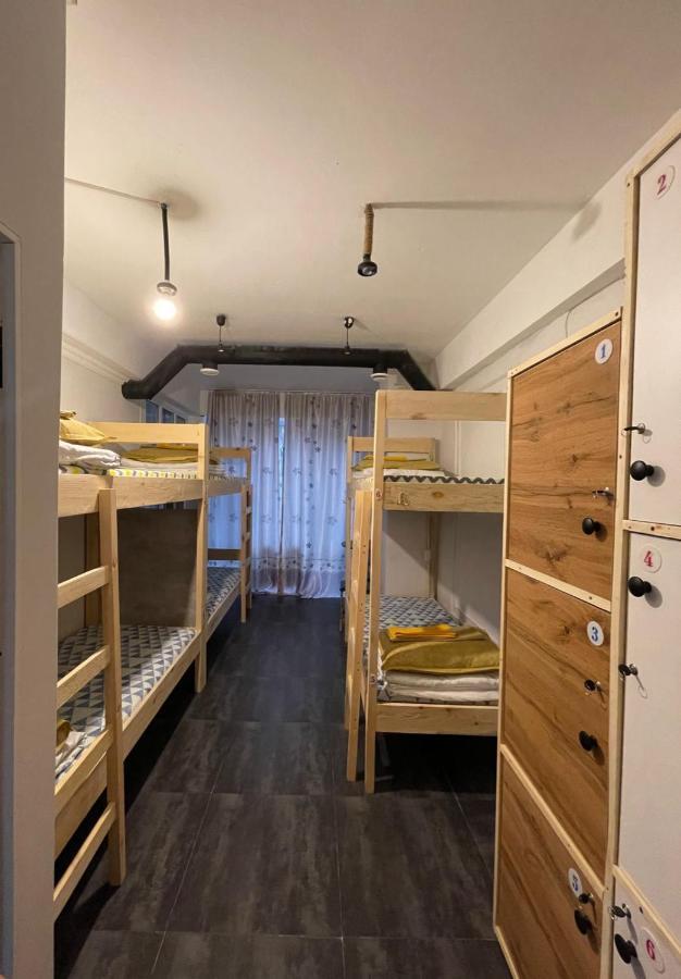 Hostel Del Luna Almaty Esterno foto