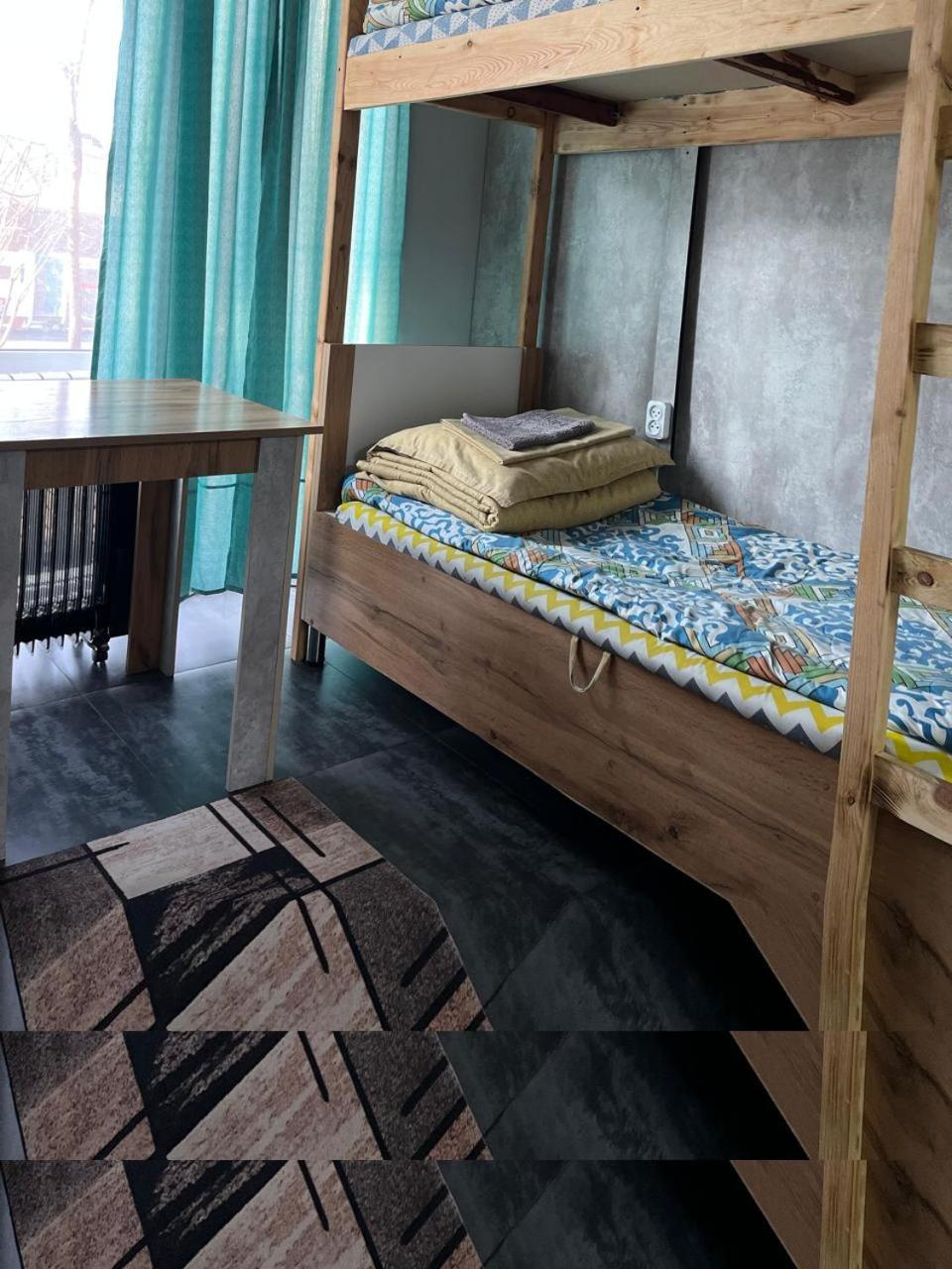 Hostel Del Luna Almaty Esterno foto