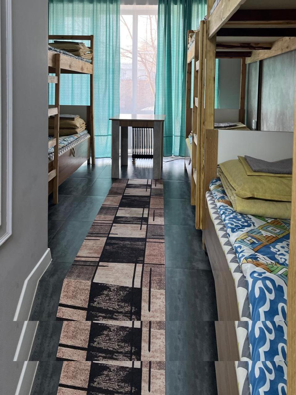 Hostel Del Luna Almaty Esterno foto