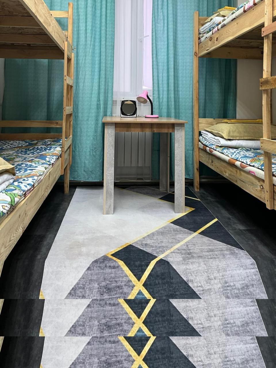 Hostel Del Luna Almaty Esterno foto